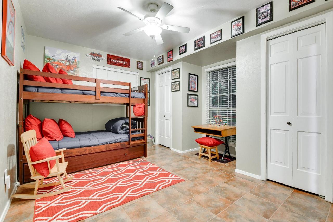Arlington Home With Patio, Walk To Atandt Stadium! Kültér fotó